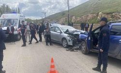 Sivas'ta Kafa Kafaya Çarpışan Araçlarda 8 Kişi Yaralandı