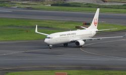 Tokyo'da Japonya Hava Yolları Uçağı Lastik Sorunu Nedeniyle Acil İniş Yaptı