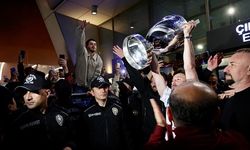 Trabzonspor Taraftarları Şampiyon Takımlarını Coşkuyla Karşıladı