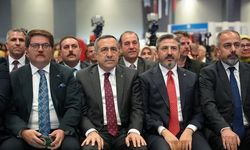 Van'da Kariyer Fuarı Açılışında Anons Hatası: AK Parti Yerine 'AKP', İl Başkanı İsmi Yanlış Telaffuz Edildi