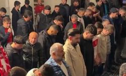 Almanya'da Gurbetçiler Milli Takım Maçı İçin Sabah Namazında Bir Araya Geldi
