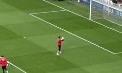 Altay Bayındır Kadıköy'de Taraftarların Yoğun Sevgi Gösterisiyle Karşılandı