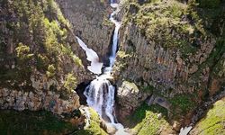 Artvin'in Bazgiret Şelalesi Bahar Coşkusuyla Canlandı