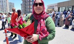 Beylikdüzü'nde AYT Sınavı Sonrası Duygusal Karşılama
