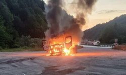 Bilecik'te Seyir Halindeki Tırda Motor Yangını