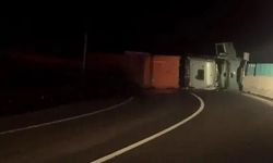 Bolu Dağı'nda Askeri Mühimmat Yüklü Tır Devrildi, D-100 Yolu Trafiğe Kapandı