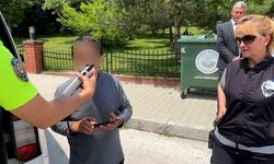 Bolu'da Yokuşta Geri Kayarak Aynı Araca Üç Kez Çarpan Sürücüye Polis Müdahalesi
