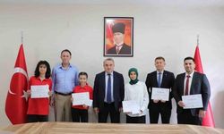 Bozüyük'te Türkiye Derecesi Alan Öğrencilere Başarı Belgeleri Verildi