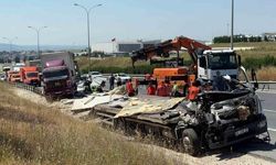 Büyükçekmece'de Zincirleme Kaza: 4 Araç Birbirine Girdi