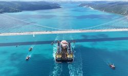 Dev Vinç Gemisi Saipem 7000 İstanbul Boğazı'ndan Geçti