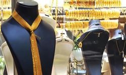 Düğünlerde Yeni Trend: Altın Kravatlar Göz Kamaştırıyor