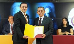 Dursun Özbek ve Yönetimi Mazbatalarını Teslim Aldı