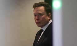 Elon Musk'ın Yıllar İçindeki Görünüm Değişimi Videoda