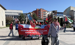 Erzurum'da Sağlıkçılar Gazze İçin 136. Haftada Sessiz Yürüyüşte