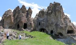 Erzurum'daki 9. Yüzyıl Solomon Kaya Kilisesi Restore Bekliyor