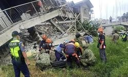 Filipinler'de 7,8 Büyüklüğünde Deprem ve Tsunami Uyarısı