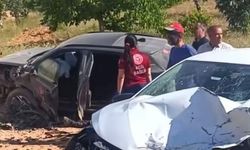 Gaziantep'te İki Otomobilin Çarpışması Sonucu 5 Kişi Yaralandı