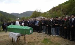 Gümüşhane'de Eşi Tarafından Öldürülen Genç Kadın Toprağa Verildi