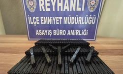 Hatay'da Otomobil Bagajında 80 Tabanca Parçası Ele Geçirildi