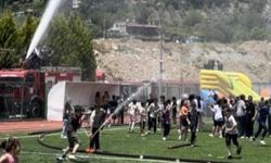 İtfaiye Ekiplerinden Çocuklara Serinletici Jest