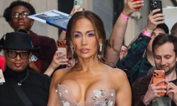 Jennifer Lopez'in Makyajsız Paylaşımı Sosyal Medyada Gündem Oldu