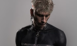 Machine Gun Kelly'nin Blackout Dövmesi Sağlık Sorunlarına Yol Açtı