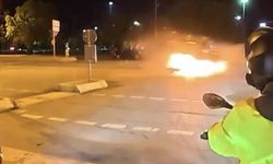 Maltepe'de Kavşakta Kaza: Otomobil Alev Aldı, 3 Yaralı