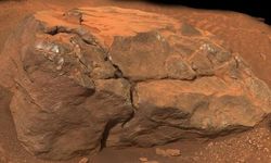 Mars'ta Havada Asılı Gibi Görünen Kaya Parçası Keşfedildi
