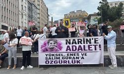 Narin Güran'ın Babası ve Kardeşi Şişhane'de Mahkeme Kararını Protesto Etti