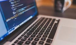 Oracle, Yapay Zeka Odaklı Yeniden Yapılanmada 21 Bin Çalışanını İşten Çıkardı