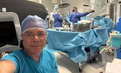 Prof. Dr. Oktar Asoğlu, İngiltere'de Canlı Robotik Kanser Ameliyatı Yapacak