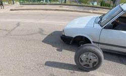 Seyir Halindeki Otomobilin Lastiği Yerinden Çıktı