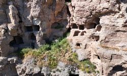 Sivas'ta 3 Bin Yıllık Kral Kaya Mağaraları Turizme Kazandırılmayı Bekliyor