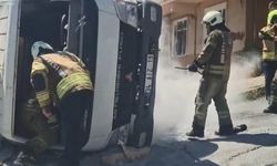 Sultangazi'de Rampada Kayarak Devrilen Kamyonet Park Halindeki Otomobile Çarptı