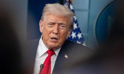 Trump'tan İran'a Sert Uyarı: Hürmüz Boğazı'nı Kapatırlarsa Ülkelerine Dönemezler