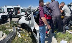 Van'da İki Otomobilin Çarpıştığı Kazada 4 Kişi Hayatını Kaybetti