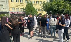 YKS TYT Oturumu Öncesi Sınav Merkezlerinde Yoğunluk ve Son Dakika Koşuşturması