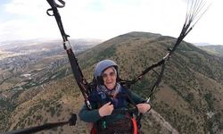 77 Yaşında Yamaç Paraşütüyle Gökyüzüne Uçtu: Türkan Aktaş'ın Cesur Deneyimi