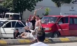 Adapazarı'nda Trafikte Sopalı ve Taşlı Kavga Kamerada