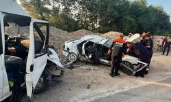 Amasya'da Otomobil ile Minibüs Çarpıştı: 1 Ölü, 3 Yaralı