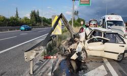 Anadolu Otoyolu'nda Bariyere Çarpan Otomobilde 3 Kişi Yaralandı