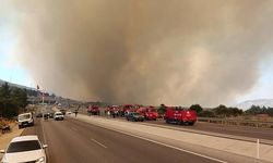 Antalya Kumluca'da Orman Yangını: D-400 Karayolu Çift Yönlü Trafiğe Kapatıldı