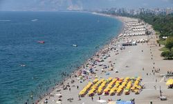 Antalya'da Nem Oranı Yüzde 76'ya Çıktı, Sahiller Doldu Taştı