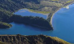 Azorlar'daki Volkanik Krater Gölü Lagoa do Fogo