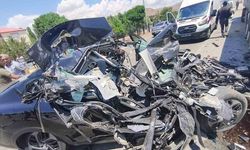 Bingöl'de Park Halindeki Tıra Çarpan Otomobilde 1 Kişi Yaralandı