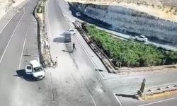Birecik'te 3 Kişinin Yaşamını Yitirdiği Trafik Kazasının Güvenlik Kamerası Görüntüleri Yayınlandı