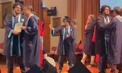 Boğaziçi Üniversitesi Mezuniyet Töreninde Öğrenci ile Öğretim Üyesi Arasında Gerginlik