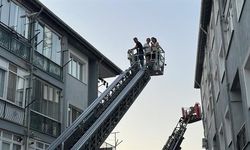 Burdur'da 3 Katlı Binada Çıkan Yangında 6 Kişi İtfaiye Tarafından Kurtarıldı