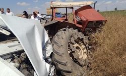 Çankırı'da Park Halindeki Traktöre Çarpan Otomobilde 3 Kişi Hayatını Kaybetti