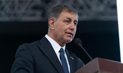 Cemil Tugay, Özgür Özel'in Yeni Partisine Katılmayacağını Açıkladı
